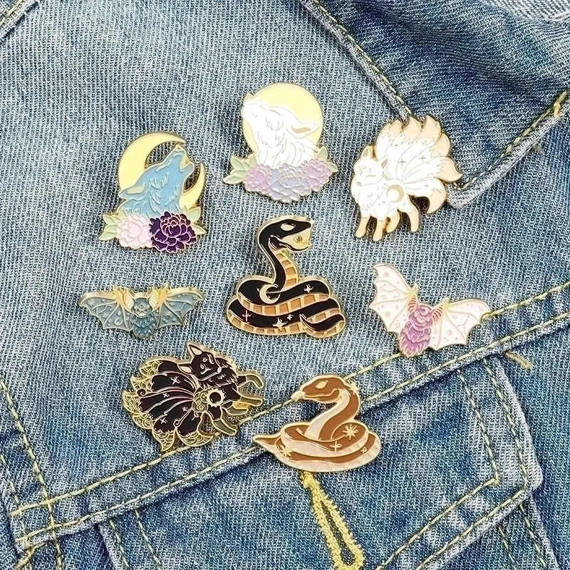 Casual Modern Style Pin Wolf Snake Bat Alloy Stoving Varnish Plating Unisex Brooches