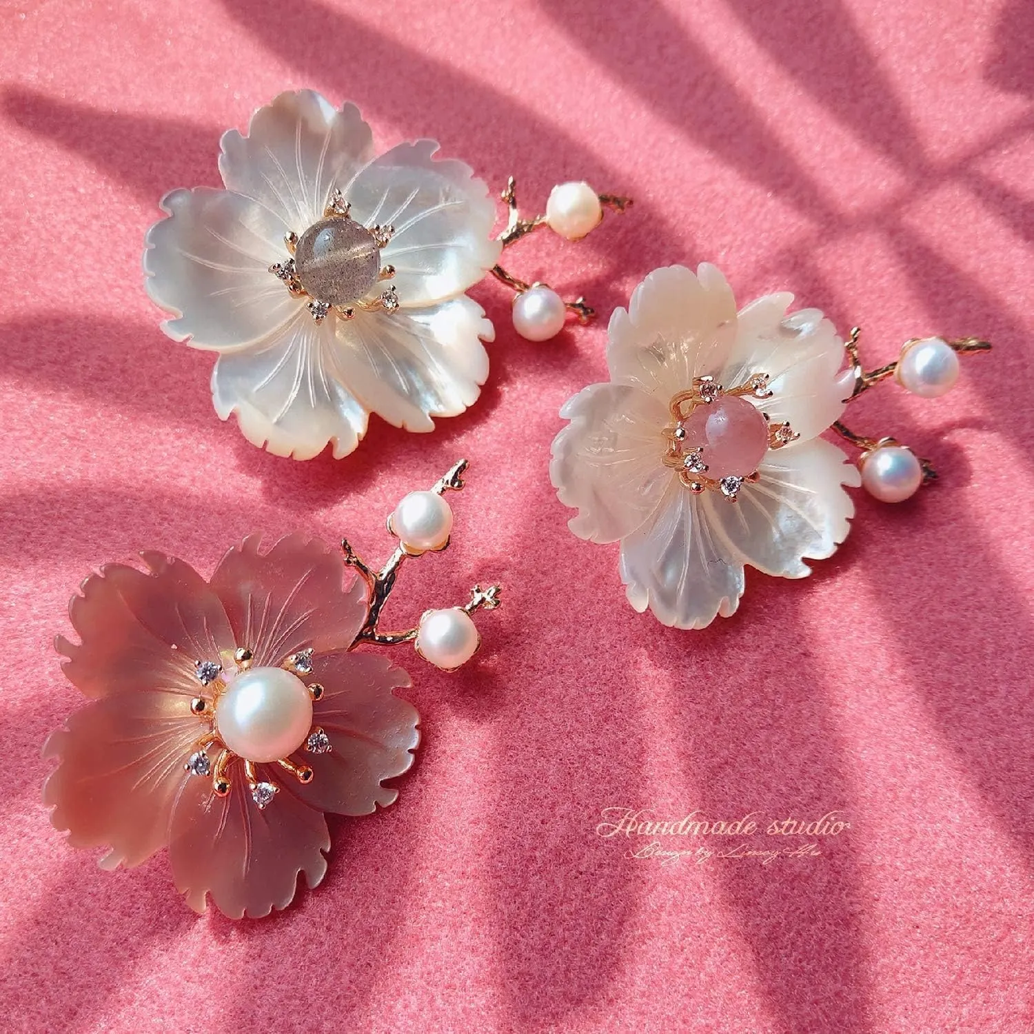 New Year Brooches and Pins for Women with Crystal,Flower Lapel Pin Blossom Brooch Jewelry Gifts,Fashionable Accessories Flower Brooches and Pins for New Year Gift
